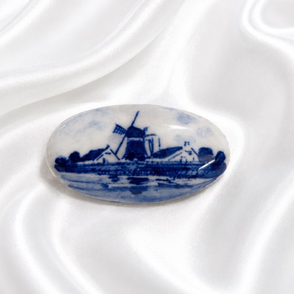 “VTG” Delft Oval Porcelain Blue Windmill Brooch
